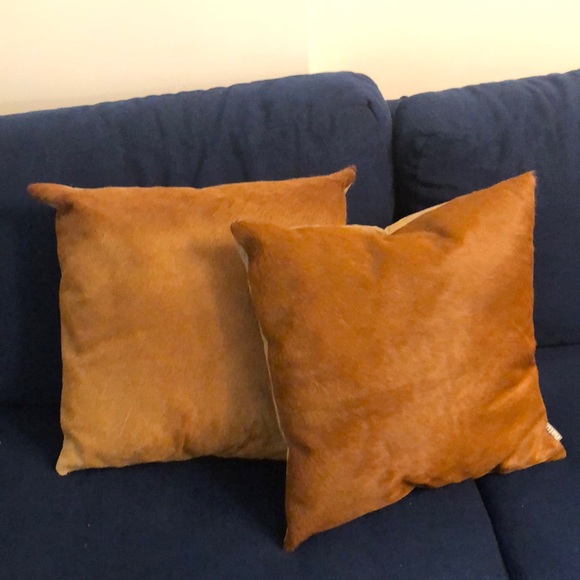 Calf hair pillows - Picture 2 of 4